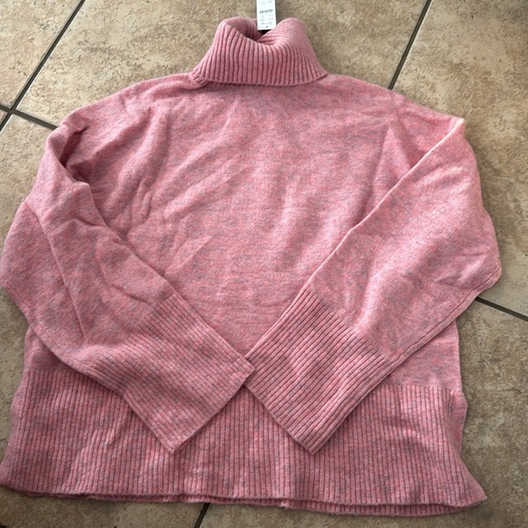 NWT J.crew Turtleneck sweater in Supersoft yarn - Picture 3 of 3